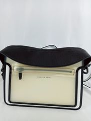 CHARLES & KEITH  チャールズ＆キース　ショルダーバッグ 　ホワイト　ブラック