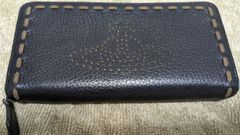 ヴィヴィアンウエストウッド　ステッチ入りラウンドジップ長財布　パンチングビッグロゴ　ブラック