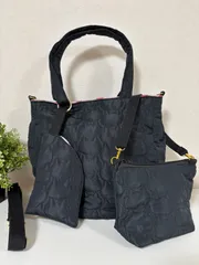 【裁縫ストア・ボヌール】大人かわいい　ねこ柄刺繍キルト生地　エチノ鹿ドット柄生地　丸底トートバック　ポケットいっぱい　ポーチ　メガネケース　ショルダーバッグ　ハンドメイド　ショルダーストラップ付き　リバーシブル　ゴージャス  / №500-330