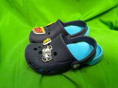 crocs キッズサンダル 紺 水色 キャラクターチャーム付き 16.5cm＠2