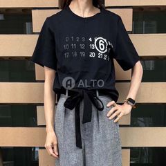 【2025春夏物モデル】☆3/25入荷☆ MM6 KIDS メゾンマルジェラ　エムエムシックス キッズ MARGIELA6 ナンバーロゴTシャツ M60775 MM04I レディース ガールズ ブラック ★大人もOK★