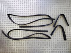 ★新品 トヨタ純正 60系 ランクル トヨタ 純正 フロント ガラスラン 左右セット