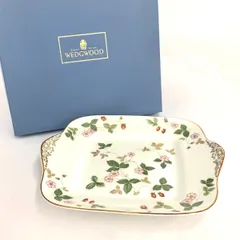 未使用品 Wedgwood ウェッジウッド  スクエアプレート 箱付  ホワイト ワイルドストロベリー  　241015000727