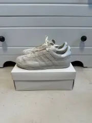 美品 ワイスリー Y-3 スニーカー GAZELLE オフホワイト 27cm 美品 ワイスリー Y-3 スニーカー GAZELLE オフホワイト 27cm