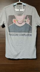 【最終値下げ】DIESEL Sサイズ デザインTシャツ HARDCORE COMPILATION ロゴ入り 半袖 グレー