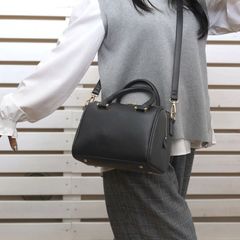 美品 【インフルエンサーほし企画】スタッズポシェット ショルダー