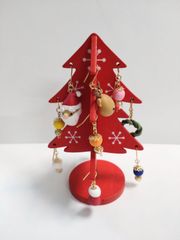 赤いクリスマスツリー