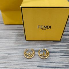 ⭐新品⭐FENDI(フェンディ)ピアス両耳用レディース箱付き超人気即購入OKゴールド可愛いプレゼント