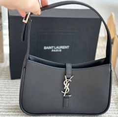 未使用 展示品 サンローラン SAINT LAURENT LE5A7 ホーボー ショルダー バッグ レザー ブラック 793088 ゴールド 金具 LE5A7 90320688 SAINT LAURENT LE5A7 ホーボー ショルダー バッグ レザー ブラック