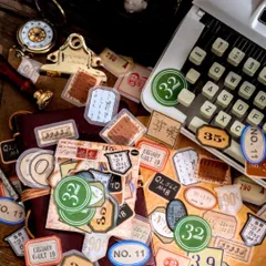コラージュ素材 ジャンクジャーナル シール 丸 数字 ナンバー 英字 切符 切手 海外 洋風 ビンテージ レトロ アンティーク 紙モノ まとめ売り 40枚 スケジュール帳 紙 アソート ノート 手帳 オールド エフェメラ ブック スタンプ フレークシール