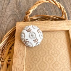 刺繍【ヘアゴム】【ポニーフック】【ブローチ】選べるパーツ　no.94