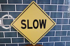 slow ロードサイン HkgkSndY5wRYnH34MeSuFZ.jpg@jpg