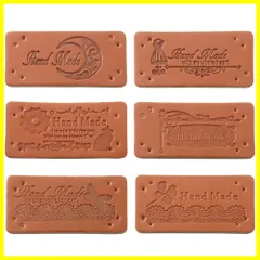 縫製 手芸 手作り DIY タグ ラベル ハンドメイド ワッペン 長方形 Handmade 衣類/マフラー/ニット帽用 英文柄 穴あき 合皮タグ 装飾 レザータグ 革ラベル 30枚入り 飾り 6種 革タグ