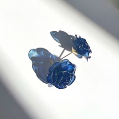 薔薇 ポストピアス(各種金具変更有り) ブルー ディップアート アメリカンフラワー ワイヤー お花 可愛い 透明感 成人式 着物 浴衣 和装 和服 お呼ばれ 袴 入学式 卒業式 ローズ 一輪
