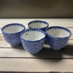2客揃 大明成化年製 時代物 蕎麦猪口 綺麗な唐草文 染付 刻印