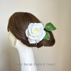白い薔薇と葉っぱの髪飾り　髪飾り　ホワイト　バラ　薔薇　ローズ　花径10cm前後　フラメンコ　バレエ　エトワール　ダンス　入学式　卒業式　袴　成人式