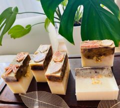 No.090-2 秋のカモミールバターとハーブたっぷりソープ中【1個】
