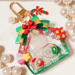 クリスマス雪降るおうち◆シェイカーキーホルダー くま サンタ ツリー プレゼント スノードーム レジン 雪の結晶 ホログラム ラメ チャーム シャカシャカ ハートシェイカー 流れ星 かわいい リボン ベル ハンドメイド しぇりるのシェイカー