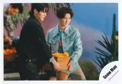 【中古】生写真(ジャニーズ) Snow Man/目黒蓮・渡辺翔太/横型・膝上/シングル「オレンジkiss」MV＆ジャケ写オフショット/公式生写真