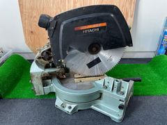 【補足要確認】日立工機 C15FC 380㎜卓上マルノコ ※現状品 金属割れ有 ホース取付部亀裂有 断線有 記名部塗り潰し有（キ-31）