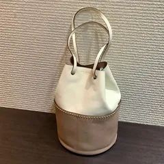 J&M DAVIDSON レザー スタッズ スクエアバケットバッグ マシュマロ