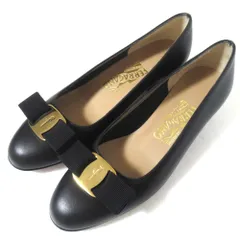 美品 salvatore ferragamo サルヴァトーレフェラガモ レザー ヴァラリボン パンプス 32762 4.5C 22cm ブラック×ゴールド金具 レディース 古着 中古 USED