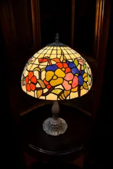 ガラス工芸 ステンドグラスランプ 卓上照明 テーブルランプ 花柄 アンティーク ヴィンテージ 照明