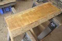 アウトレット サクラ(桜)の一枚板 長さ約73cm 幅約27～31cm 厚さ約3.7cm DIY用 Z291