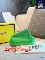 FENDI ファースト ミディバッグ - ベージュ パテントレザー [本日特価|新品未使用品]