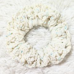 ♡ハンドメイド♡ヘアゴム シュシュ ヘアアクセサリー マーブル毛糸 毛糸 ボリューム 大きい 可愛い １点物 プレゼント アイボリー ブルー