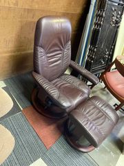 T8486☆美品☆エコーネス☆ストレスレスチェア☆テーブル付き☆本革