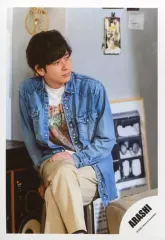 【中古】生写真(ジャニーズ) 嵐/二宮和也/座り/「This is 嵐 LIVE 2020.12.31」グッズオフショット/公式生写真