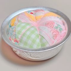 ソーインググッズ　ピンクッション　レトロ柄