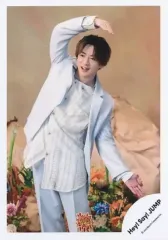 【中古】生写真(STARTO) Hey! Say! JUMP/知念侑李/膝上/「Hey! Say! JUMP LIVE TOUR 2023→2024 PULL UP!」グッズオフショット/公式生写真