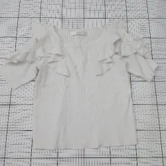 ◇ ⊇ tococloset トコクローゼット レーヨン 五分袖 五分袖レーヨン袖フリルトップス サイズM ホワイト系 レディース E  【1508250002090】