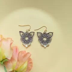 タティングレースのピアス ~ネックレス猫ちゃん~ ＊金属アレルギー対応＊