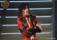 【中古】生写真(男性) 有澤樟太郎(和泉守兼定)/ライブフォト・横型・上半身・2部衣裳・腕組み/ミュージカル『刀剣乱舞』～幕末天狼傳～ ローソンプリント