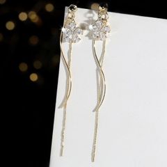 ピアス レディース スワロフスキー 揺れる 上品 職場 誕生日 記念日 クリスマス 母の日 テレワーク ランチ会 金属アレルギー対応