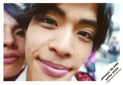 【中古】生写真(ジャニーズ) 7 MEN 侍/菅田琳寧/横型・顔アップ・衣装ピンク・首傾げ・口閉じ・矢花見切れ/Johnnys’ ISLAND セルフィー 2020/公式生写真