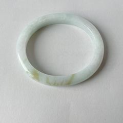 【​天然翡翠】淡い上品なグリーン 本翡翠バングル くりぬき / 内径62mm 天然翡翠】淡い上品なグリーン 本翡翠バングル くりぬき / 内径62mm