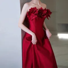 25年新作 新品未使用 胸元のお花のデザインがオシャレなベア イブニングドレス