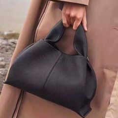 【大人気デザイン】ショルダーバッグ ブラック 肩掛けカバ 高見え レザー シンプル 上品 ブラック ミニバッグ ショルダーバッグ 斜めがけショルダー プレゼント レディース トレンドバッグ 成人式 結婚式 卒業式