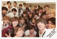 【中古】生写真(ジャニーズ) ジャニーズJr./集合(26人)/横型・上半身・衣装白・黒・紫・前列センター阿部/Johnnys’ ISLAND セルフィー 2020/公式生写真