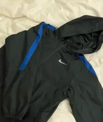 ナイキ ウィンドブレーカー 130cm 140cm