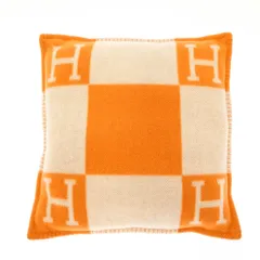 現行品　エルメス　クッション　アヴァロン・カブリオル　ヴェールアクア クッション 《アヴァロン・カブリオル》 | Hermès - エルメス