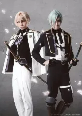 【中古】生写真(男性) 三浦宏規(髭切)・高野洸(膝丸)/1部衣裳・2Lサイズ・キャラクターショット・「ミュージカル『刀剣乱舞』～つはものどもがゆめのあと～」/CD「刀剣男士 formation of つはもの『BE IN SIGHT』」髭切メインパッケージ公