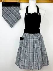 黒のタータンチェックのお洒落なハンドメイド子供エプロンと三角巾のセット