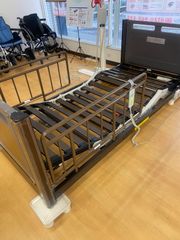リユース品　フランスベッド　超低床フロアーベッド　3モータータイプ