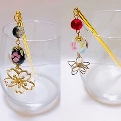 とんぼ玉とメタルフラワーのかんざし　二本セット　黒×白系