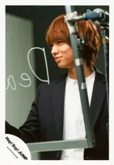 【中古】生写真(ジャニーズ) Hey! Say! JUMP/伊野尾慧/上半身・衣装黒・白・顔左向き・口閉じ・文字/アルバム「DEAR.」ジャケ写撮影オフショット/公式生写真